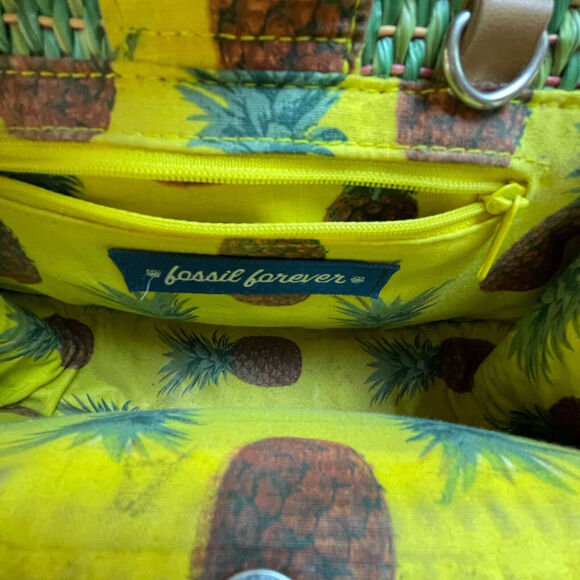 Fossil Forever Purse Green Straw Pineapple Wooden Handle Clutch Boho Hawaiian - Picture 3 of 6